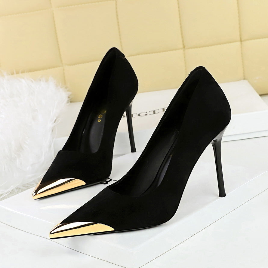The Vesper Velvet Pump