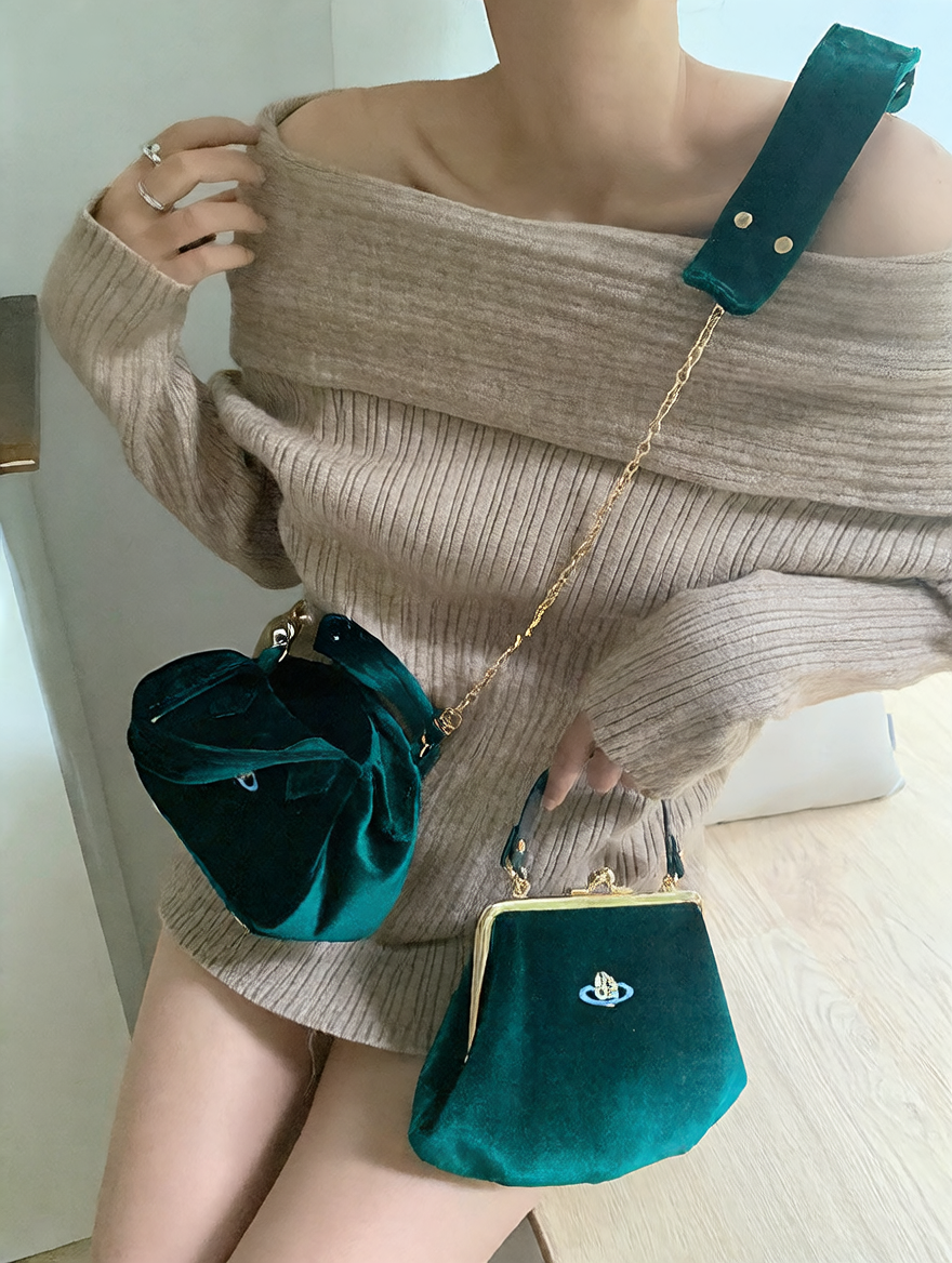 The Vesper Velvet Clasp Bag
